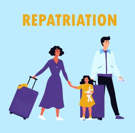 [fpdl.in]_familia-com-bagagem-e-bilhetes-repatriados-conceito-de-repatriacao-pessoas-que-vao-para-outro-pais_687327-510_normal